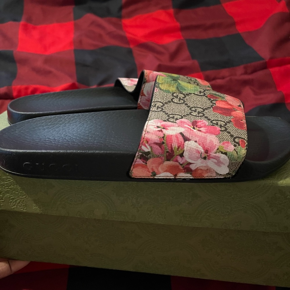 Womens gucci slides